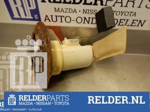 Usagé Pompe d'injection Mazda Premacy 1.8 16V Prix € 32,00 Règlement à la marge proposé par Relder Parts B.V.