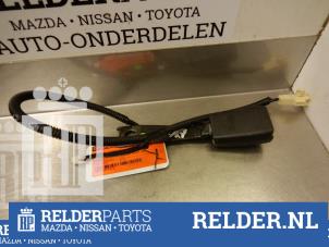 Używane Wtyk pasa bezpieczenstwa prawy przód Toyota Avensis (T25/B1D) 1.8 16V VVT-i Cena € 25,00 Procedura marży oferowane przez Relder Parts B.V.