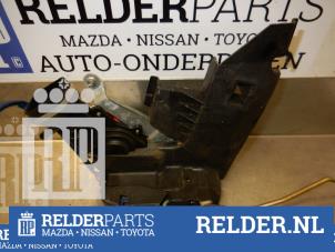 Gebrauchte Türschlossmechanik 2-türig links Toyota Corolla (E11) 1.3 16V Preis € 36,00 Margenregelung angeboten von Relder Parts B.V.