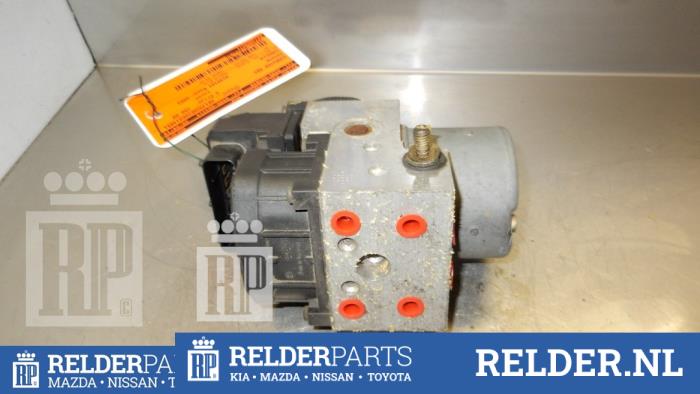 Usagé Ordinateur ABS Toyota Corolla (E12) 1.4 16V VVT-i Prix € 36,00 Règlement à la marge proposé par Relder Parts B.V.