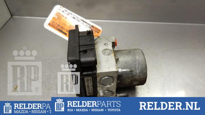 Usagé Ordinateur ABS Toyota Avensis (T25/B1D) 2.0 16V D-4D Prix € 75,00 Règlement à la marge proposé par Relder Parts B.V.