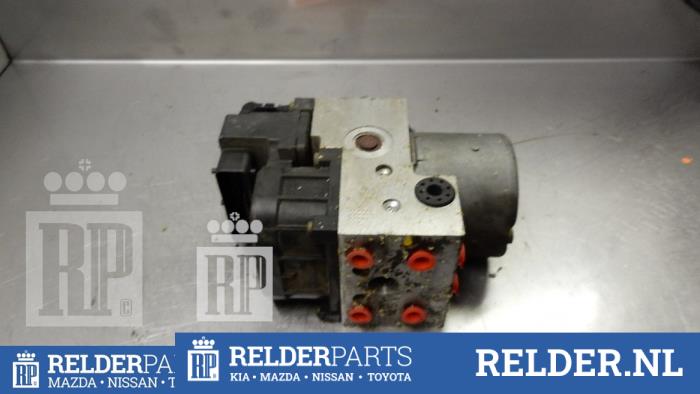 Usagé Bloc ABS Nissan Almera Tino (V10M) 2.0 16V CVT Prix € 68,00 Règlement à la marge proposé par Relder Parts B.V.