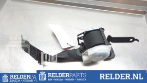 Usados Tensor de cinturón de seguridad izquierda detrás Toyota Avensis (T25/B1D) 2.0 16V D-4D-F Precio € 30,00 Norma de margen ofrecido por Relder Parts B.V.