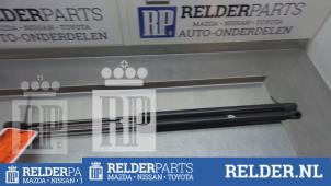 Gebrauchte Set Gasdämpfer Heckklappe Nissan Almera (N16) 2.2 Di 16V Preis € 27,00 Margenregelung angeboten von Relder Parts B.V.