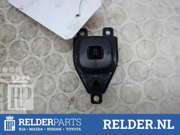 Używane Przelacznik lusterka Mazda 626 (GW19) 2.0i 16V HiPower Cena € 25,00 Procedura marży oferowane przez Relder Parts B.V.