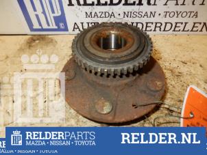 Usados Buje de rueda detrás Mazda 626 (GF14) 2.0i 16V Precio € 45,00 Norma de margen ofrecido por Relder Parts B.V.