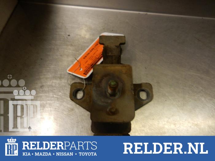 Used Engine mount Toyota Hilux IV 2.5 D4-D 16V 4x4 Price € 27,00 Margin scheme offered by Relder Parts B.V.
