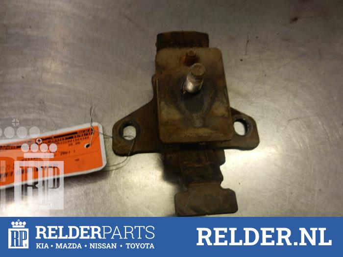 Used Engine mount Toyota Hilux IV 2.5 D4-D 16V 4x4 Price € 27,00 Margin scheme offered by Relder Parts B.V.