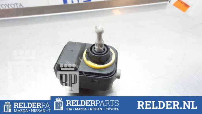 Używane Silnik reflektora Nissan Micra (K12) 1.2 16V Cena € 23,00 Procedura marży oferowane przez Relder Parts B.V.