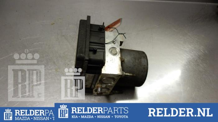 Usagé Ordinateur ABS Toyota Avensis (T25/B1D) 2.0 16V D-4D Prix € 75,00 Règlement à la marge proposé par Relder Parts B.V.