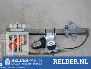Używane Mechanizm szyby prawej przedniej wersja 4-drzwiowa Nissan Almera (N16) 1.5 16V Cena € 36,00 Procedura marży oferowane przez Relder Parts B.V.