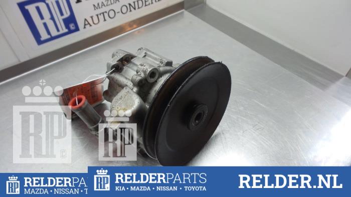 Usagé Pompe de direction Nissan Primera Traveller (WP11) 2.0 TD Prix € 45,00 Règlement à la marge proposé par Relder Parts B.V.