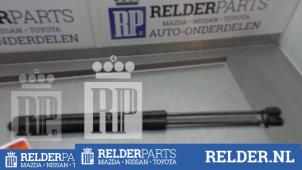 Gebrauchte Set Gasdämpfer Heckklappe Nissan Micra (K12) 1.2 16V Preis € 20,00 Margenregelung angeboten von Relder Parts B.V.