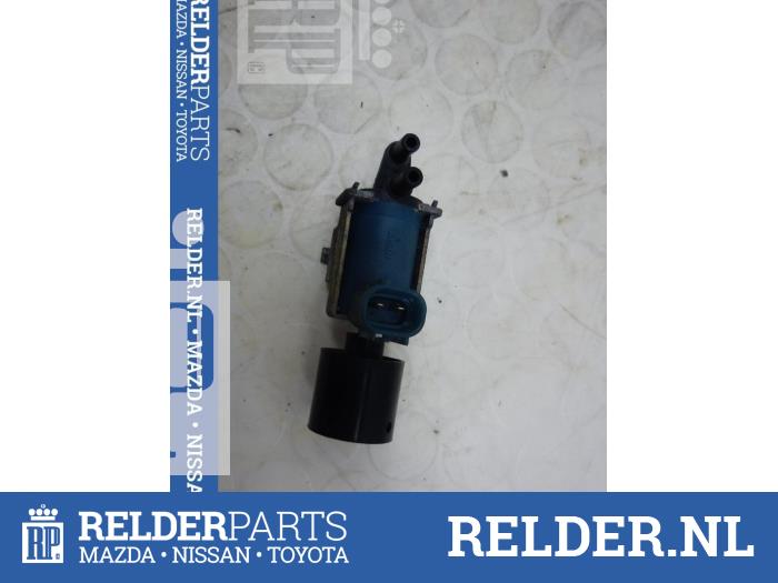 Vacuum valve from a Toyota HiAce II 2.5 D4-D 90 2003