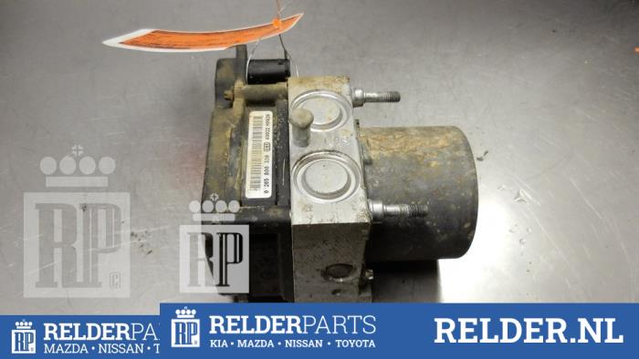 Usagé Bloc ABS Nissan Almera (N16) 1.8 16V Prix € 45,00 Règlement à la marge proposé par Relder Parts B.V.