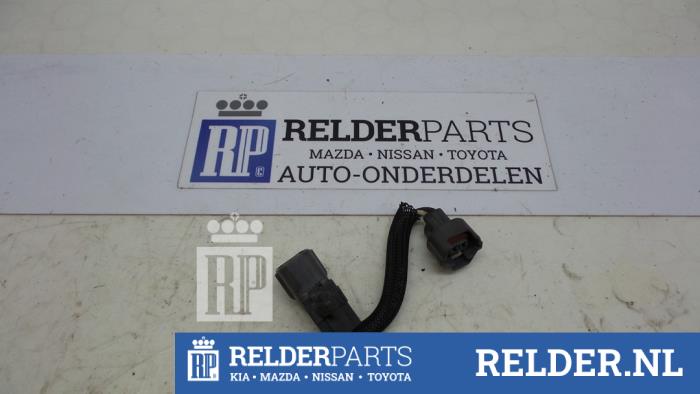 Usados Conector de inyector Mazda 6 Sport (GG14) 2.0 CiDT 16V Precio € 23,00 Norma de margen ofrecido por Relder Parts B.V.