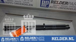 Używane Amortyzator gazowy prawy tyl Toyota Prius (NHW20) 1.5 16V Cena € 14,00 Procedura marży oferowane przez Relder Parts B.V.