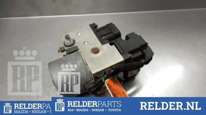 Usagé Ordinateur ABS Toyota Corolla (E12) 1.4 16V VVT-i Prix € 36,00 Règlement à la marge proposé par Relder Parts B.V.