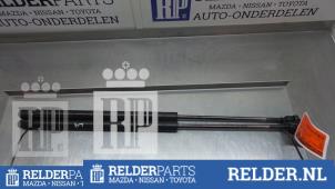 Gebrauchte Set Gasdämpfer Heckklappe Nissan Almera (N16) 1.8 16V Preis € 27,00 Margenregelung angeboten von Relder Parts B.V.