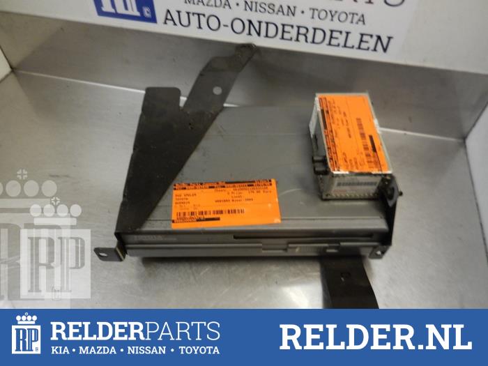 Używane Odtwarzacz DVD Toyota Avensis (T25/B1D) 2.0 16V D-4D Cena € 68,00 Procedura marży oferowane przez Relder Parts B.V.