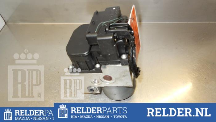 Usagé Ordinateur ABS Mazda MX-5 (NB18/35/8C) 1.8i 16V SV-T Prix € 45,00 Règlement à la marge proposé par Relder Parts B.V.
