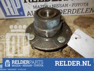 Używane Tylna piasta kola Mazda Demio (DW) 1.3 16V Cena € 45,00 Procedura marży oferowane przez Relder Parts B.V.