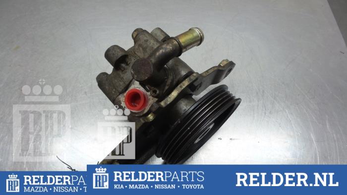 Usagé Pompe de direction Nissan Almera Tino (V10M) 2.0 16V CVT Prix € 45,00 Règlement à la marge proposé par Relder Parts B.V.
