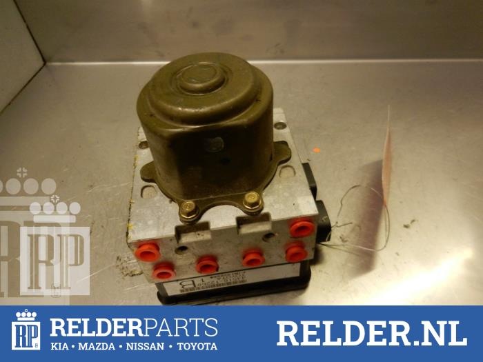 Usados Bomba ABS Toyota Corolla (E11) 1.3 16V Precio € 36,00 Norma de margen ofrecido por Relder Parts B.V.