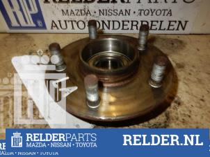 Używane Tylna piasta kola Nissan Almera Tino (V10M) 1.8 16V Cena € 45,00 Procedura marży oferowane przez Relder Parts B.V.