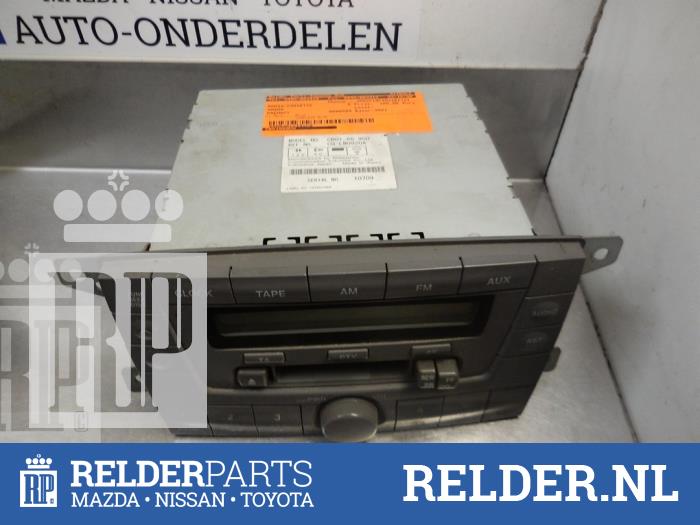 Radio/Cassette van een Mazda Premacy 1.8 16V Exclusive HP 2001