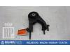 Engine mount from a Toyota Avensis Wagon (T25/B1E) 2.0 16V D-4D-F 2007