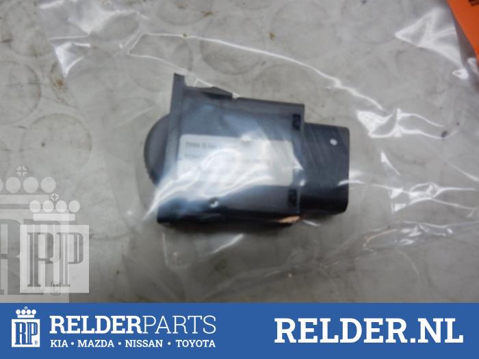Używane Przelacznik reflektora LHV Toyota Avensis (T25/B1D) 1.8 16V VVT-i Cena € 25,00 Procedura marży oferowane przez Relder Parts B.V.
