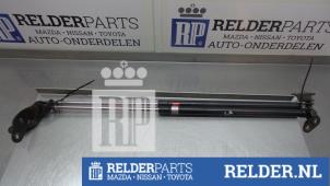 Gebrauchte Set Gasdämpfer Heckklappe Mazda Demio (DW) 1.3 16V Preis € 27,00 Margenregelung angeboten von Relder Parts B.V.