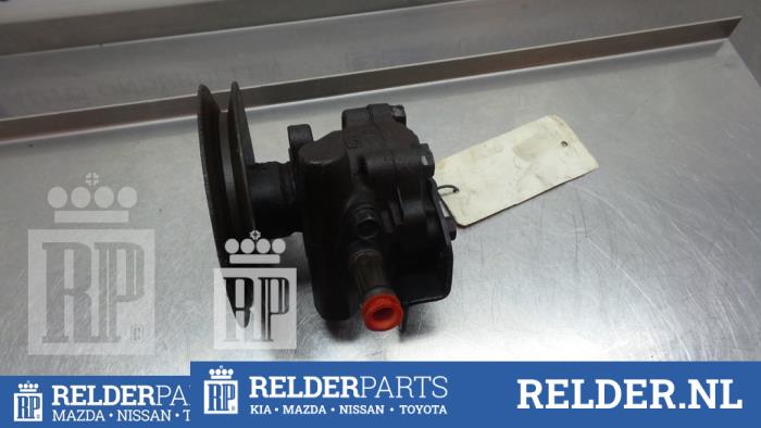 Usagé Pompe de direction Nissan Terrano II (R20/TR50) 2.4 12V Prix € 45,00 Règlement à la marge proposé par Relder Parts B.V.