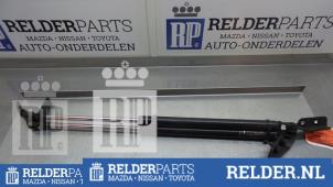 Gebrauchte Set Gasdämpfer Heckklappe Nissan Almera (N15) 1.4 LX,GX,S 16V Preis € 27,00 Margenregelung angeboten von Relder Parts B.V.