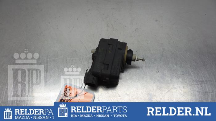 Używane Silnik reflektora Nissan Micra (K11) 1.0 16V Cena € 23,00 Procedura marży oferowane przez Relder Parts B.V.