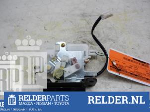 Usagé Serrure de coffre Mazda 5 (CR19) 1.8i 16V Prix € 30,00 Règlement à la marge proposé par Relder Parts B.V.