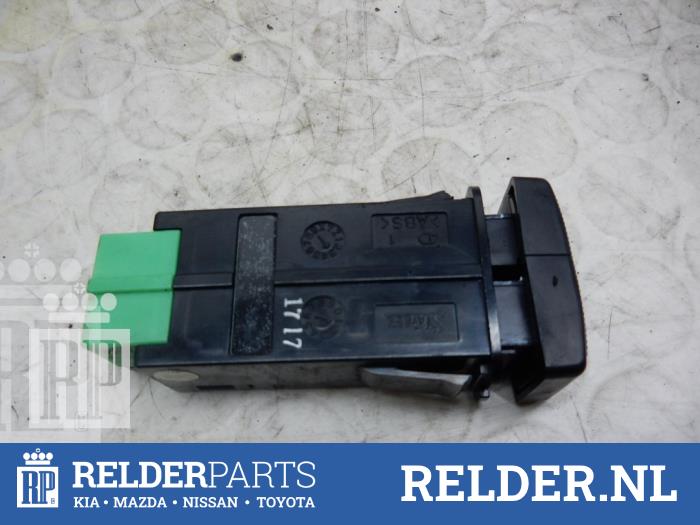 Używane Przelacznik Mazda 323 Fastbreak (BJ14) 1.6 16V Autom. Cena € 23,00 Procedura marży oferowane przez Relder Parts B.V.