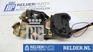 Używane Mechanizm blokady drzwi prawych tylnych wersja 4-drzwiowa Mazda 323 Fastbreak (BJ14) 1.5 LX,GLX 16V Cena € 36,00 Procedura marży oferowane przez Relder Parts B.V.