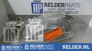 Używane Reflektor lewy Mazda 121 (DB) 1.3i LX 16V Cena € 23,00 Procedura marży oferowane przez Relder Parts B.V.