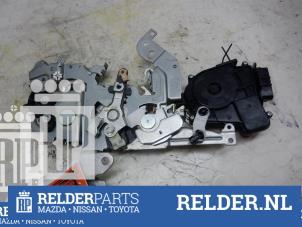 Gebrauchte Türschlossmechanik 4-türig links hinten Mazda 5 (CR19) 1.8i 16V Preis € 30,00 Margenregelung angeboten von Relder Parts B.V.