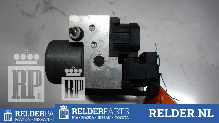 Begagnade ABS-pump Toyota Corolla (E12) 2.0 D-4D 16V 116 Pris € 36,00 Marginaltabell erbjuds av Relder Parts B.V.