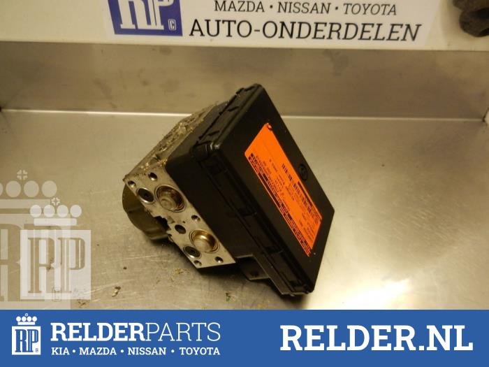 Usagé Ordinateur ABS Toyota Corolla Verso (E12) 2.0 D-4D 16V 90 Prix € 45,00 Règlement à la marge proposé par Relder Parts B.V.