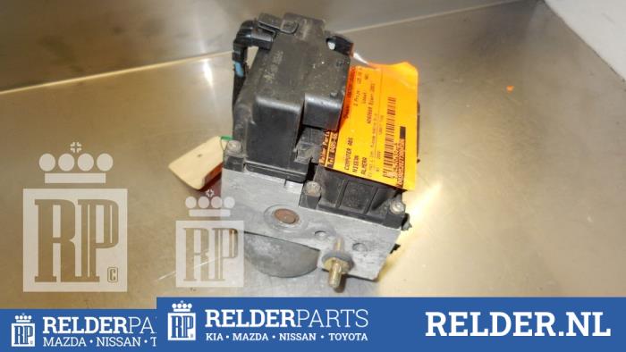 Usagé Pompe ABS Nissan Almera Tino (V10M) 2.0 16V CVT Prix € 68,00 Règlement à la marge proposé par Relder Parts B.V.