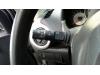 Interruptor de indicador de dirección de un Mazda 2 (DE) 1.4 CDVi 16V 2011