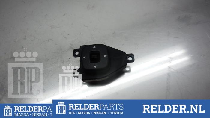 Używane Przelacznik lusterka Mazda MPV (LW19/69) 2.0 CiTD 16V Cena € 25,00 Procedura marży oferowane przez Relder Parts B.V.