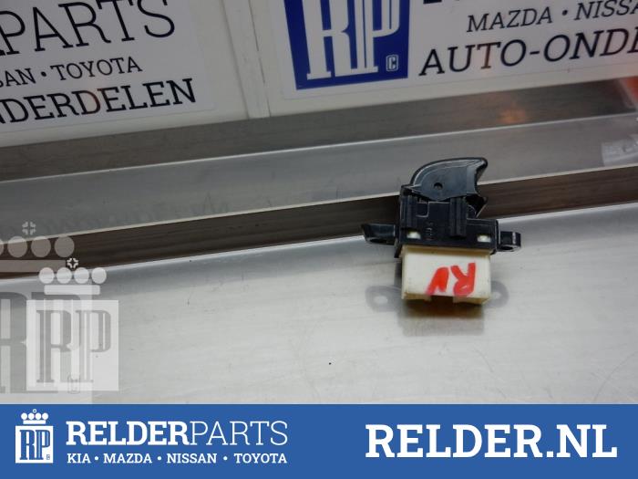 Usados Interruptor de ventanilla eléctrica Mazda MPV (LW19/69) 2.0 CiTD 16V Precio € 23,00 Norma de margen ofrecido por Relder Parts B.V.