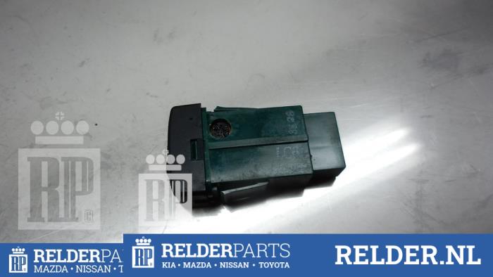 Używane Przelacznik reflektora LHV Mazda MPV (LW19/69) 2.0 CiTD 16V Cena € 25,00 Procedura marży oferowane przez Relder Parts B.V.