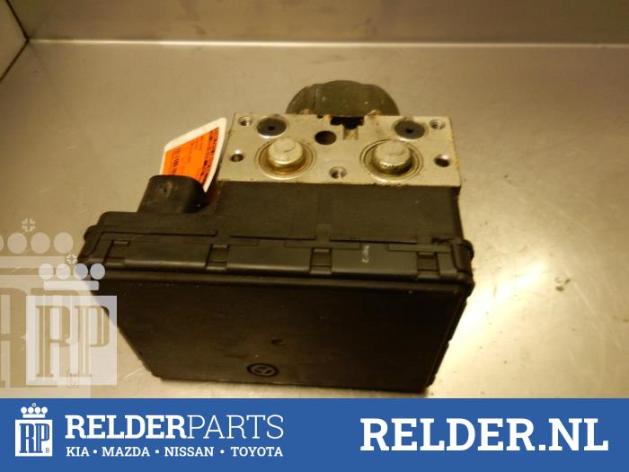 Begagnade ABS-pump Toyota Corolla Verso (E12) 2.0 D-4D 16V 90 Pris € 45,00 Marginaltabell erbjuds av Relder Parts B.V.