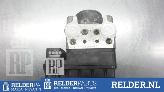 Usagé Ordinateur ABS Toyota Avensis Verso (M20) 2.0 16V VVT-i D-4 Prix € 50,00 Règlement à la marge proposé par Relder Parts B.V.